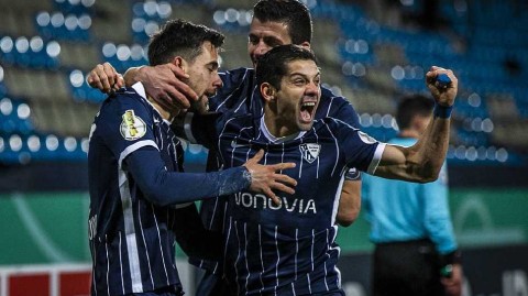 德国杯激战：波鸿主场强势晋级，潘托维奇闪电双响定乾坤