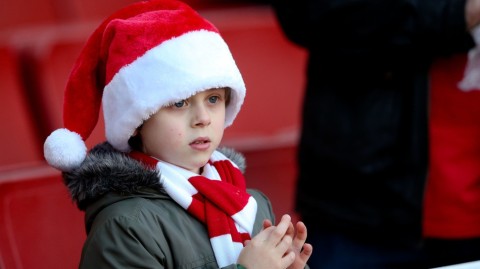 英超圣诞嘉年华：看台奇装异服大比拼