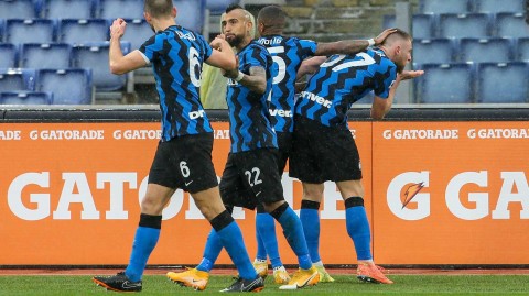 奥林匹克的红蓝激战：罗马城邦与蓝黑军团的光影交织