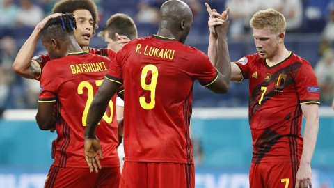 欧洲红魔全胜登顶，圣彼得堡之夜卢卡库领衔主演逆转好戏