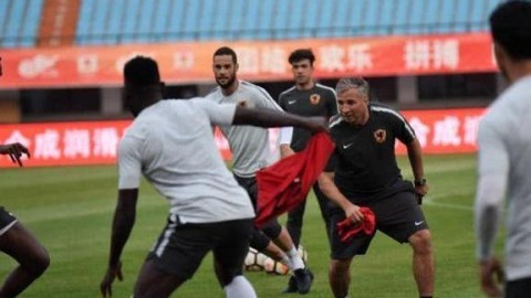 新帅首秀5-1大捷！成都蓉城主场逆转十人深圳，阿洛伊西时代强势启航