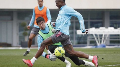 皇家马德里全力冲刺马德里德比，众将回归训练场气氛火热