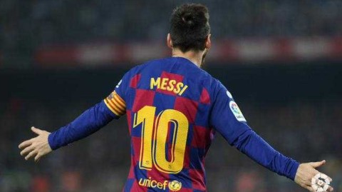 梅西天神下凡独造四球，书写新传奇超越C罗