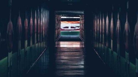 凛冬之刃：曼联卡灵顿基地的无声战歌