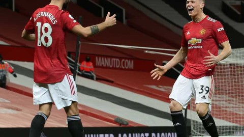 梦剧场的神奇夜晚：曼联借乌龙大礼气走西汉姆，青木球王两中立柱