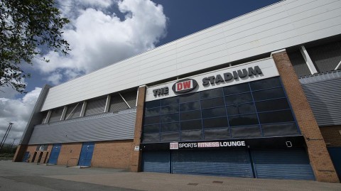 英伦足球圣地的夏日守望：记维冈竞技DW球场光影