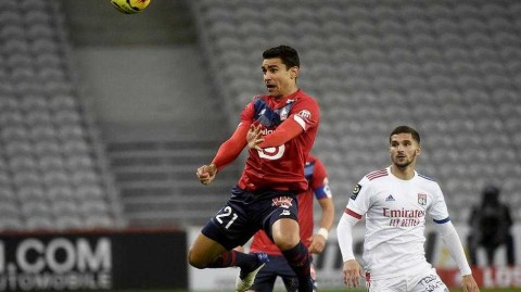 法甲焦点战：里尔主场硬撼里昂，十人里昂顽强逼平领头羊