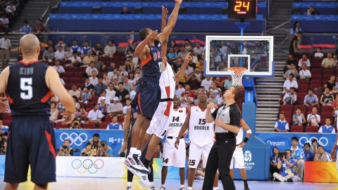 奥运经典回顾：二〇〇八北京奥运梦八队激战安哥拉