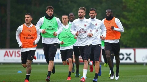 米兰内洛的冲刺：红黑军团为争四最后决战倾尽全力