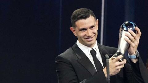 巴黎荣耀之夜：阿根廷国门马丁内斯荣膺世界最佳