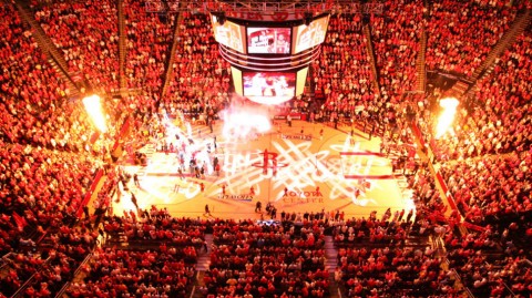 姚明爆砍两十分率火箭破首轮魔咒，休城铁血防守铸就经典时刻