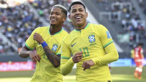 桑巴风暴席卷拉普拉塔，十人巴西青春之师力挫突尼斯晋级八强