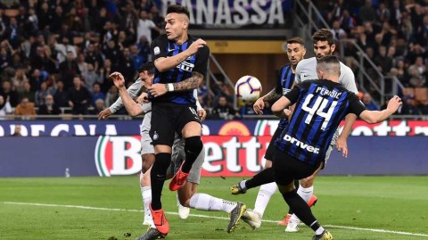 意甲焦点战：蓝黑军团与红狼的激情碰撞