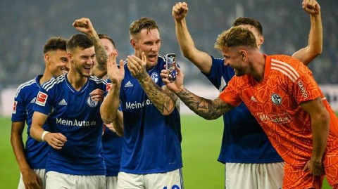 皇家蓝军主场奏凯 沙尔克力克波鸿迎赛季首胜