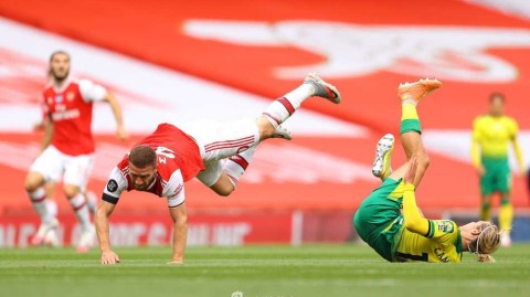 奥巴梅扬独造三球，塞德里克世界波，阿森纳主场四球横扫诺维奇