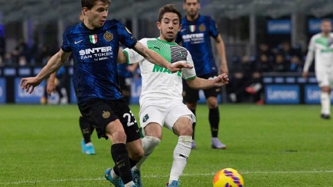 意甲焦点战蓝黑军团主场爆冷负于绿黑军团