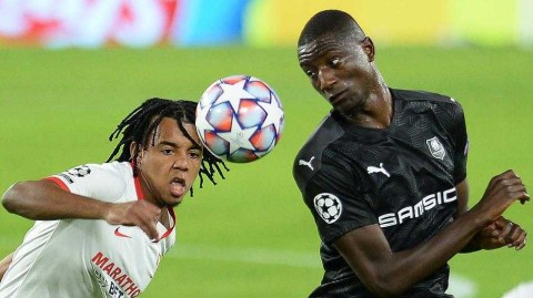 空场下的激烈对决：塞维利亚凭借德容一击小胜雷恩