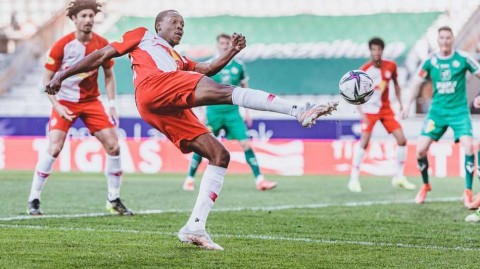 布莱顿的海鸥，从赞比亚起飞又降落：追忆姆韦普的绿茵流星