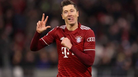 欧冠莱万上演闪电帽子戏法 拜仁主场大胜强势晋级