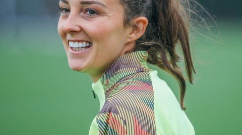 蓝月亮的欢笑协奏曲 曼城女足的训练日常