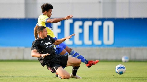 新赛季号角吹响前的一次传承：尤文图斯与自家小兄弟的练兵纪实