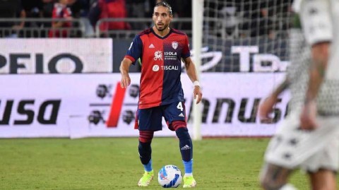 洛杉矶银河迎来乌拉圭冠军后卫卡塞雷斯