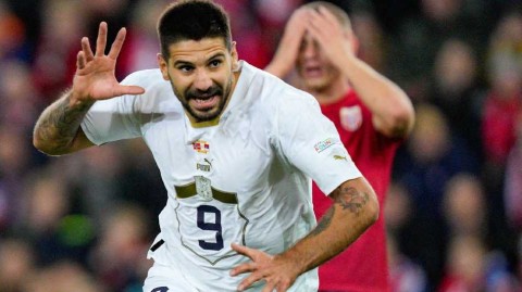 塞尔维亚锋霸闪耀奥斯陆 力压哈兰德助球队晋级欧国联A级