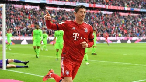 拜仁慕尼黑主场三比一力克汉诺威96，莱万与格雷茨卡联袂献上精彩进球