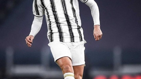 球衣如画布，豪门展风骨：若胸前再无广告，谁主沉浮？