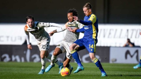 意甲绿茵战报：小西蒙尼闪耀维罗纳 帽子戏法击沉威尼斯