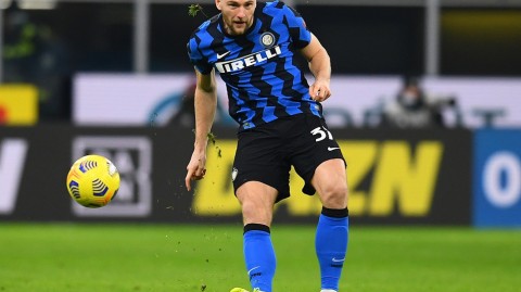 蓝黑军团登顶之夜：卢卡库降服蓝鹰，梅阿查重燃冠军之火