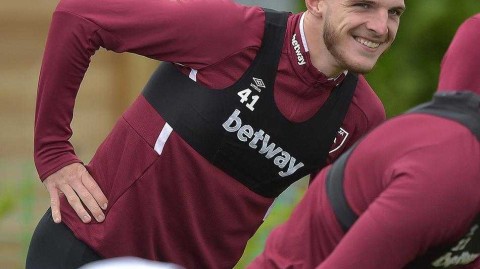 厄普顿公园的夏日序曲：回望2002年西汉姆联队的荣耀与挣扎