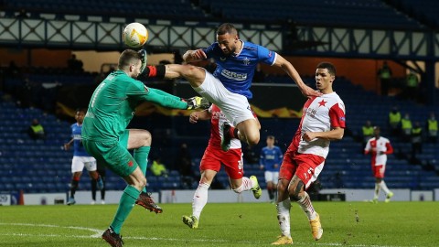 致命飞踹毁容式犯规 流浪者欧联杯惨败输球输人