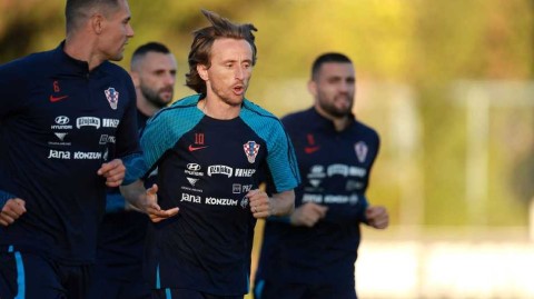 格子军团严阵以待莫德里奇领衔欧国联关键战前训练