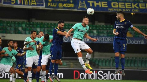 维罗纳顽强阻击蓝黑军团，一场充满戏剧性的二比二平局