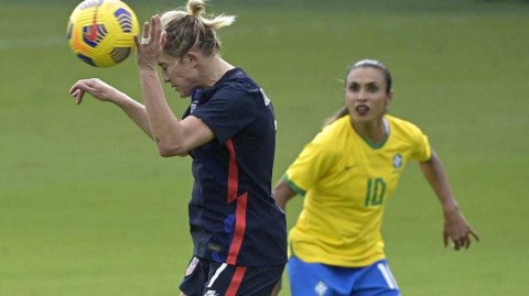 奥兰多之夜：美国女足凭坚韧与才华2-0击退巴西军团