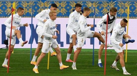 缺兵少将下的坚韧备战：基辅的深秋，乌克兰国家队迎来荣誉之战