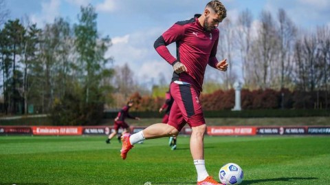 红黑军团全力冲刺意甲桂冠 留守悍将米兰内洛挥汗如雨