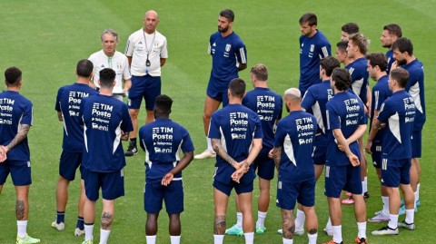 蓝衣军团蓄势待发备战欧国联关键战役