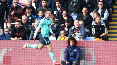 瓦尔迪的草根神话：125球追平阿内尔卡，英超十六罗汉再添传奇