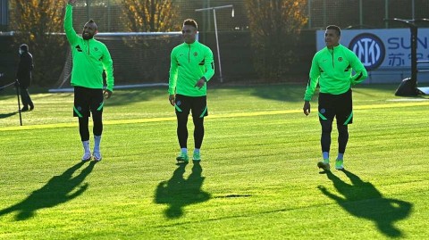 欧冠关键战前最后一练，国际米兰众将剑指十年突破