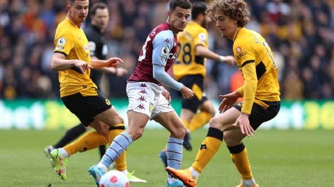 狼队主场力克维拉，乔尼连场破门扬乌龙送礼