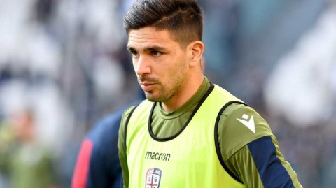 绿茵场外的突然停摆：小西蒙尼新冠阳性，卡利亚里更衣室的寂静与抗争