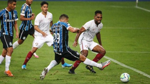 格雷米奥主场小胜弗鲁米嫩塞 迭戈·索萨一击制胜