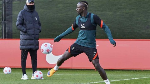 利物浦训练场喜气洋洋 萨拉赫马内回归克洛普笑容满面