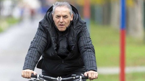 巴塞尔骑行备战欧联杯：黑马之路 源于每一滴汗水