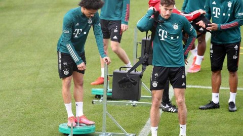 拜仁慕尼黑厉兵秣马迎战多特蒙德，众将回归训练场展现冠军相