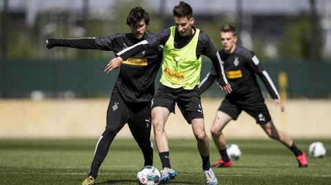 幽暗隧道尽头的光明 门兴格拉德巴赫为空场复赛最后冲刺