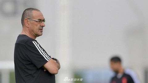 萨里时代鸣锣开鼓，小将布冯归来尤文首训展新篇