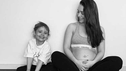 布鲁诺·费尔南德斯再迎爱情结晶，曼联中场的人生新“进球”